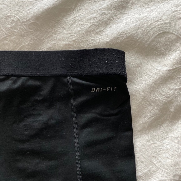 Nike pro dri fit capris - Picture 4 of 5